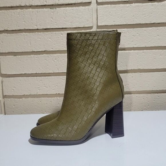 Journee Olive Green Quilted Brielle Block Heel Ankle Boots Size 6M Square Toe - Picture 1 of 7